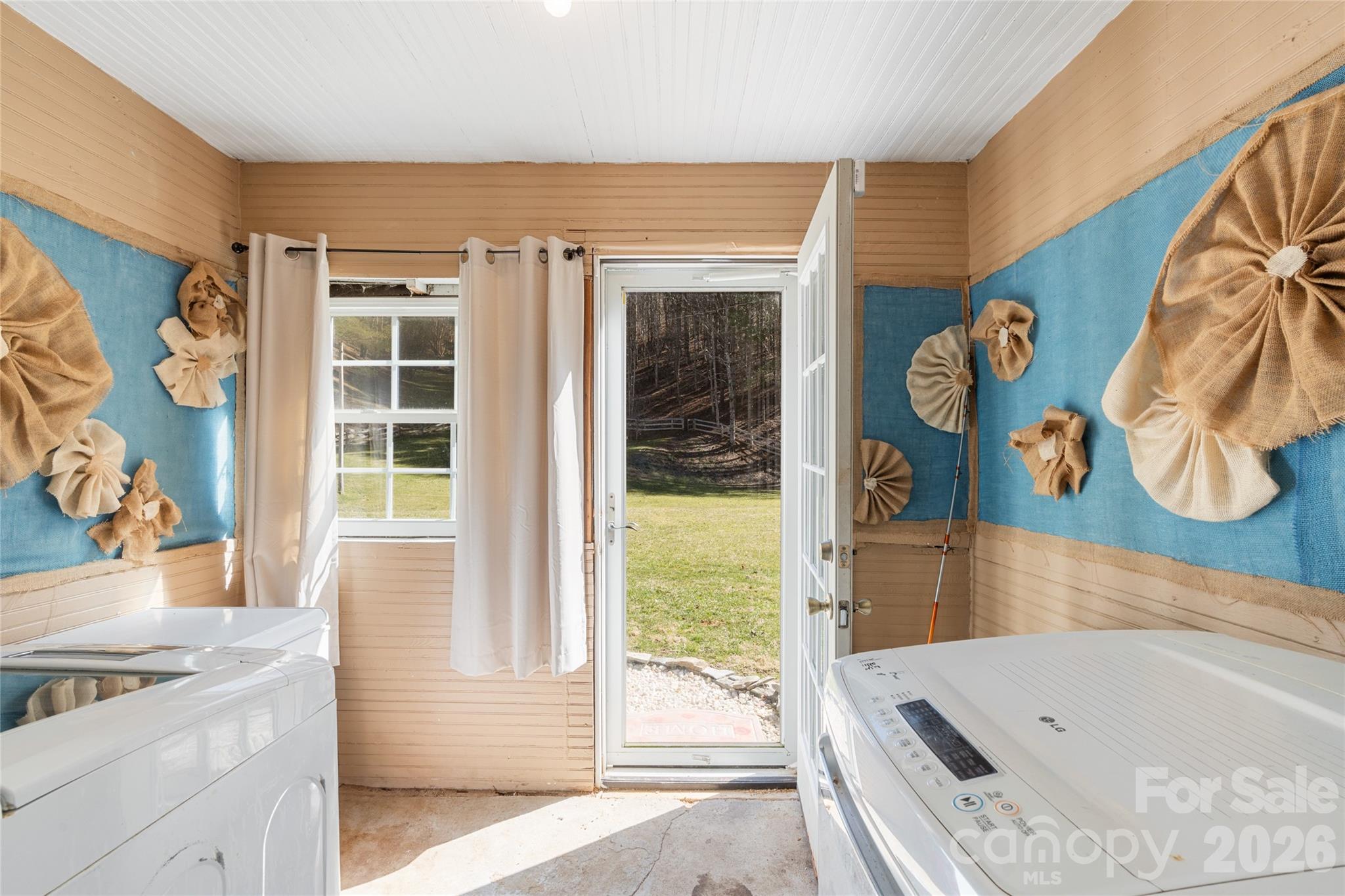 12892 US 23 Highway — Mars Hill