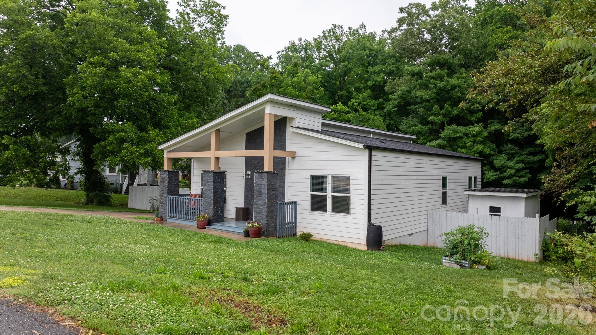 329 W F Street — Newton