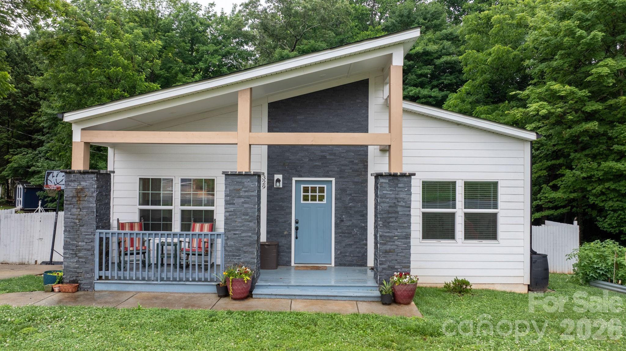329 W F Street — Newton
