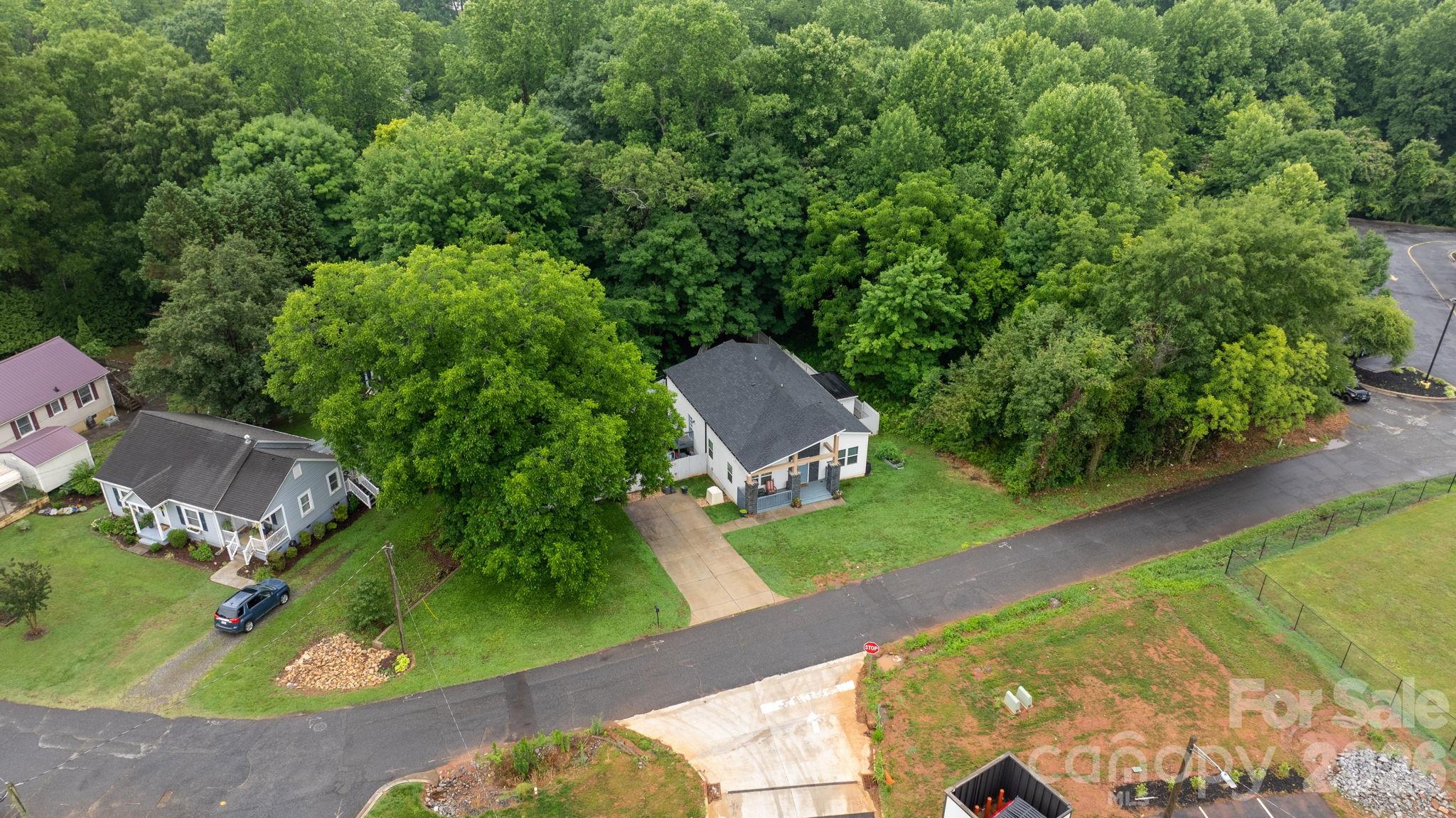 329 W F Street — Newton