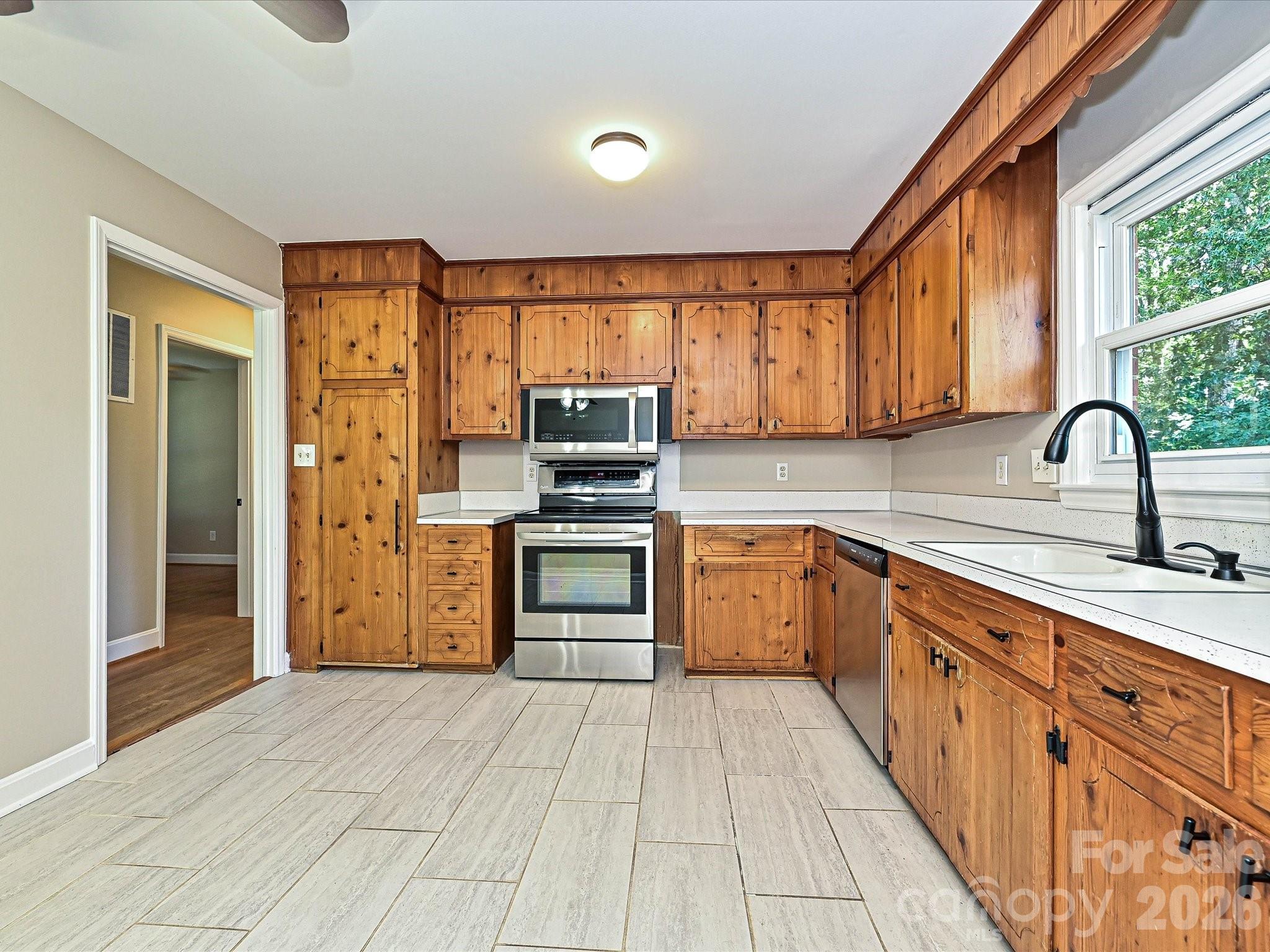 6947 Woodstock Drive — Charlotte