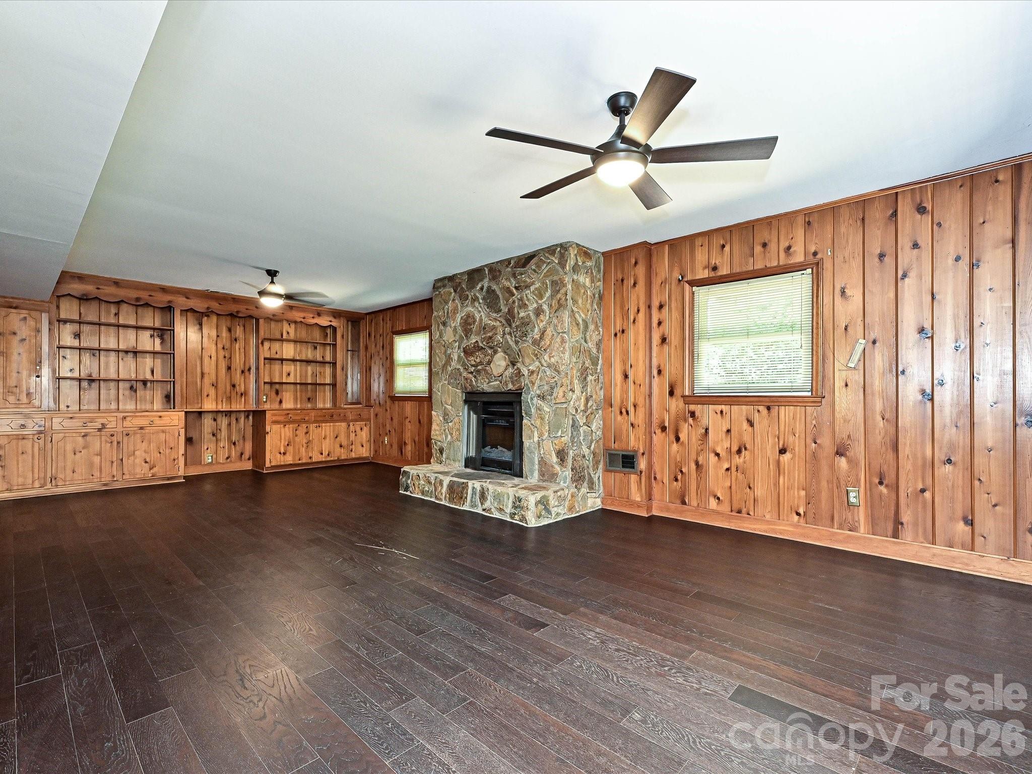 6947 Woodstock Drive — Charlotte