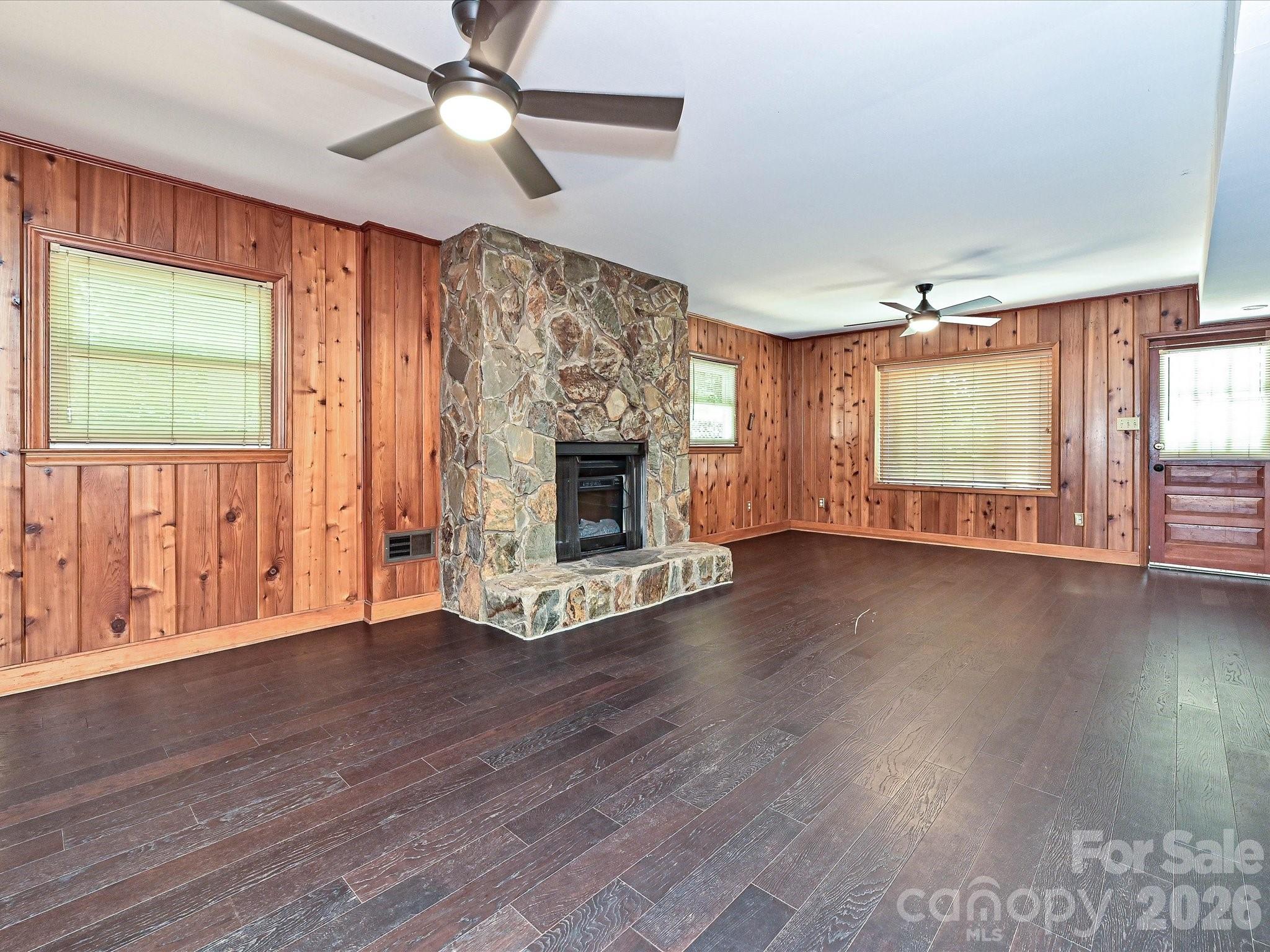 6947 Woodstock Drive — Charlotte