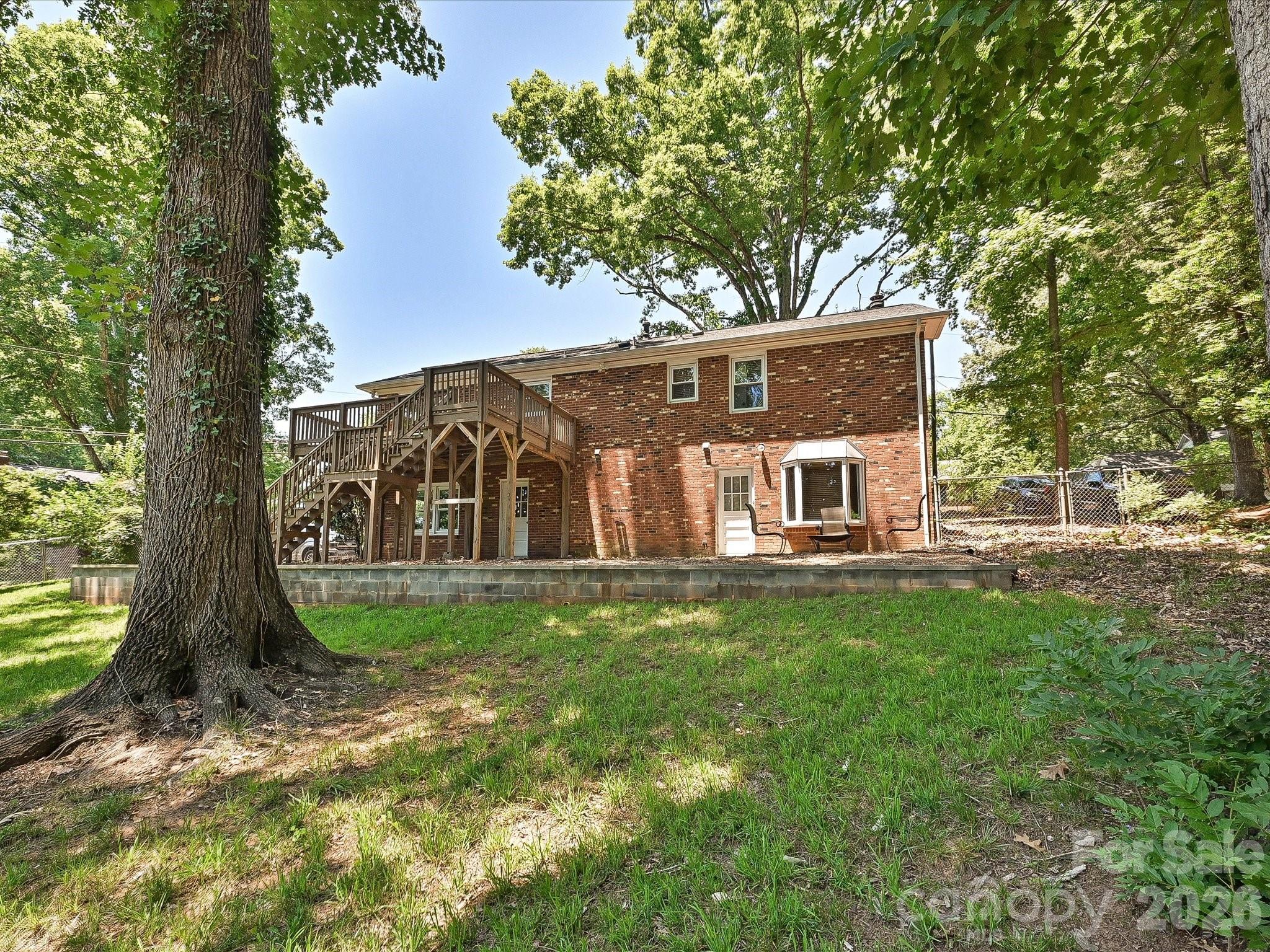 6947 Woodstock Drive — Charlotte