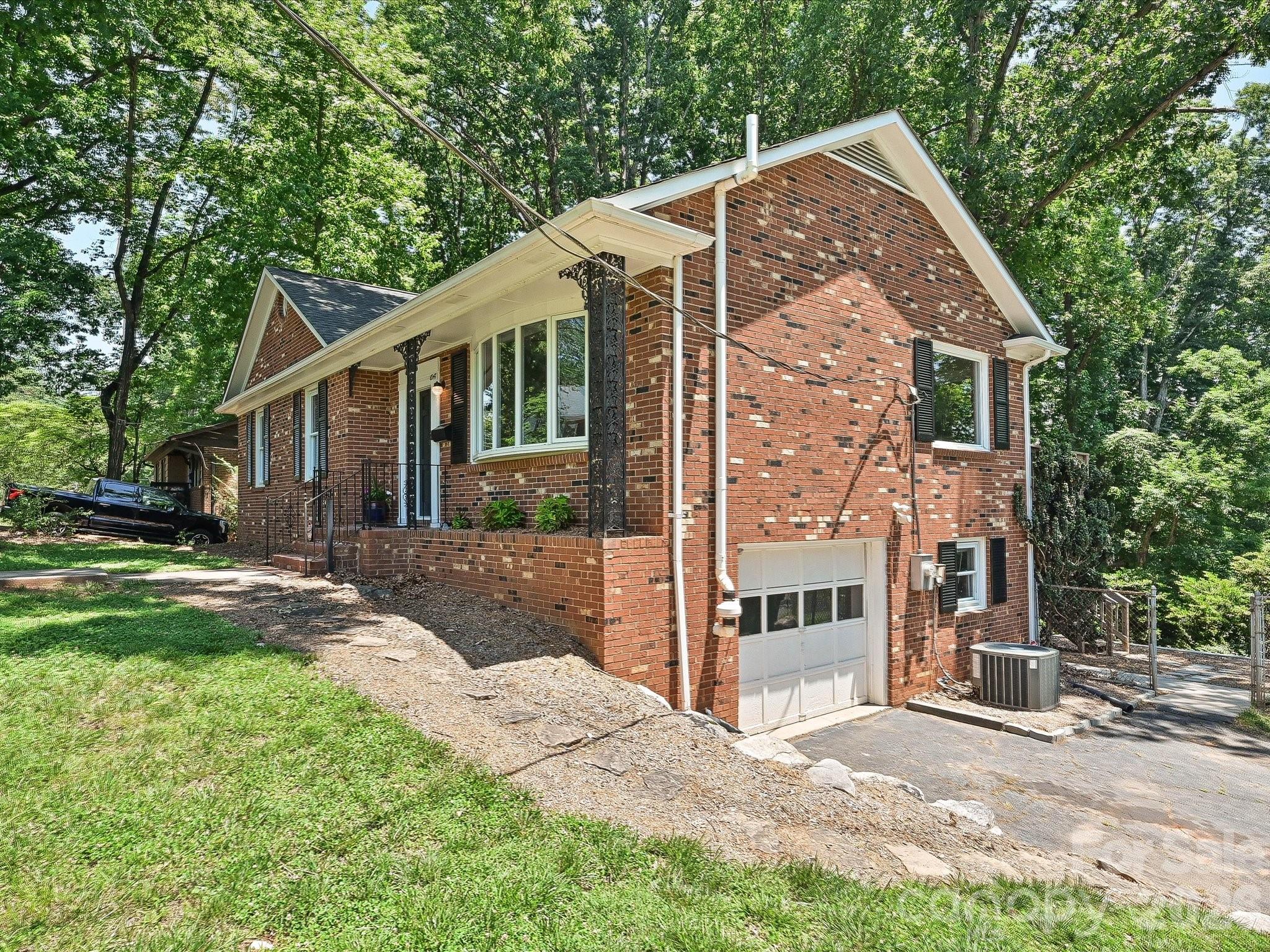 6947 Woodstock Drive — Charlotte