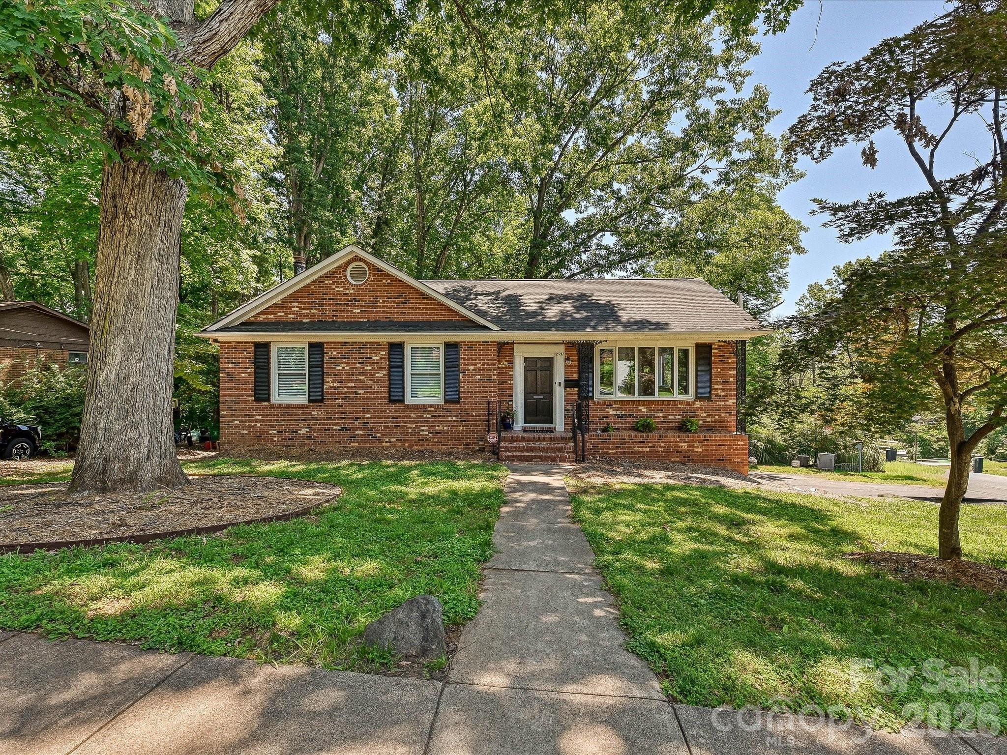 6947 Woodstock Drive — Charlotte