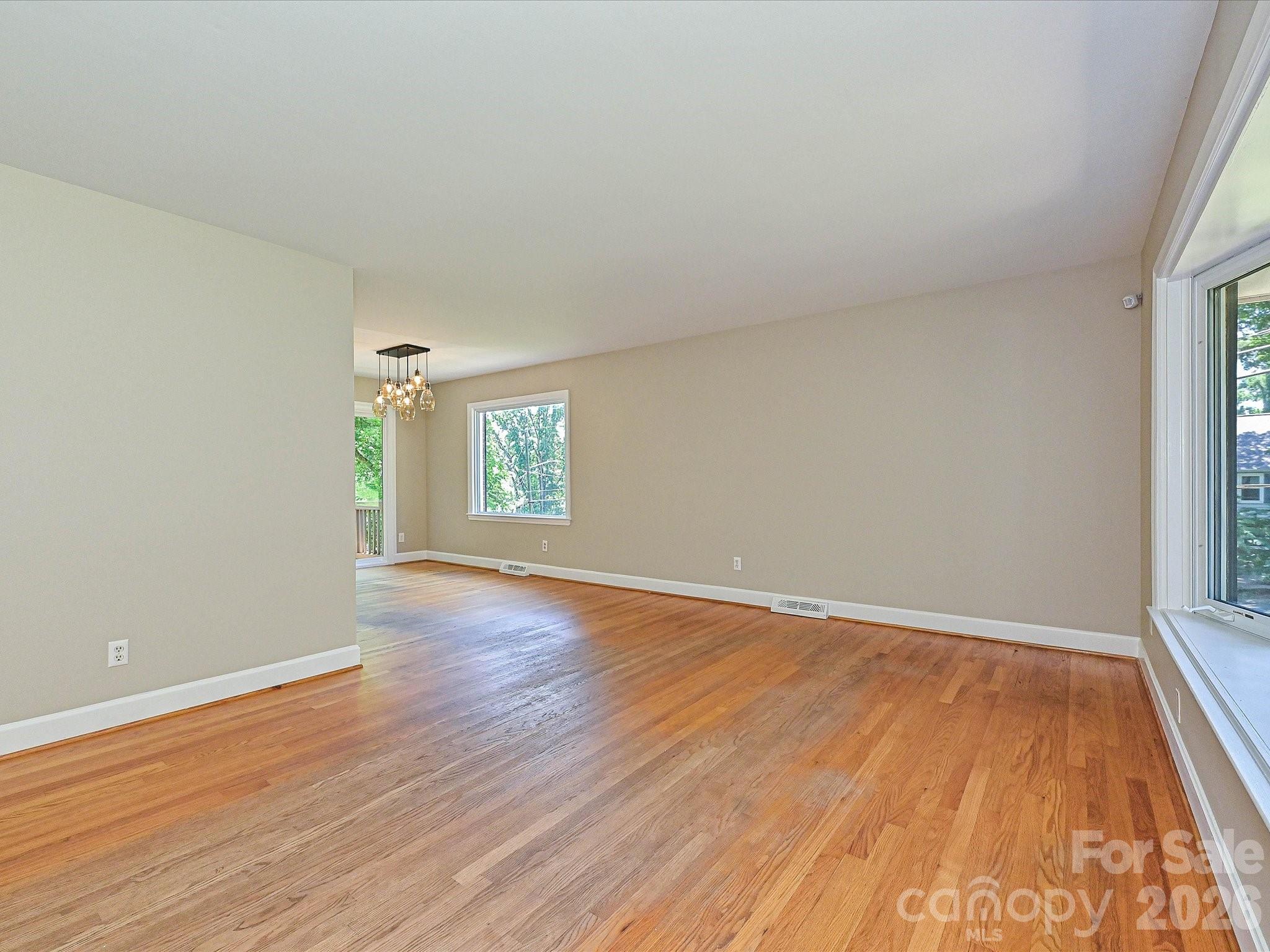 6947 Woodstock Drive — Charlotte