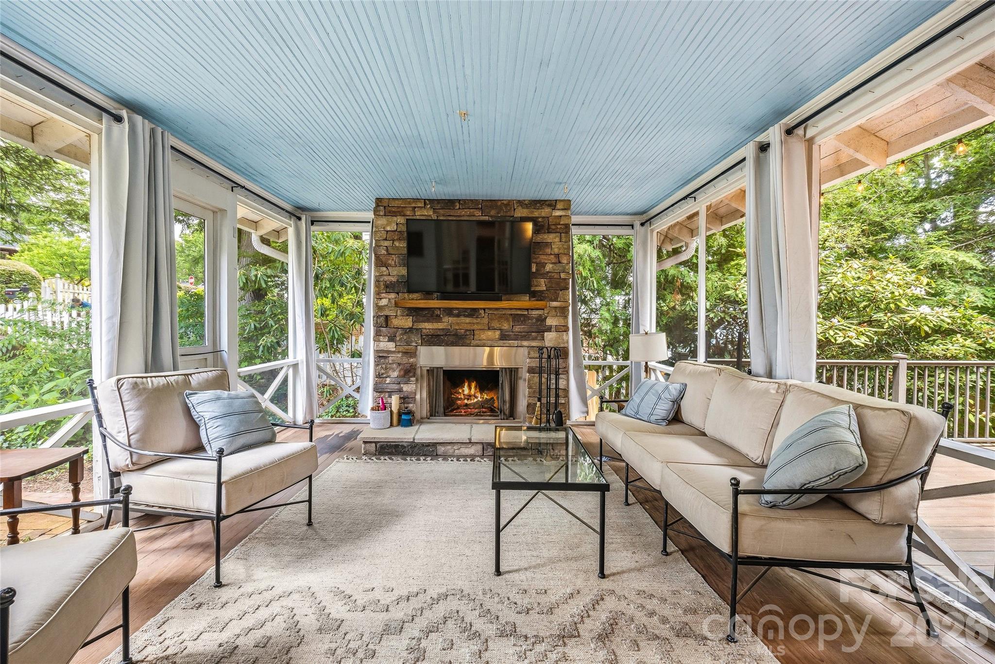 1620 Norwood Place — Hendersonville