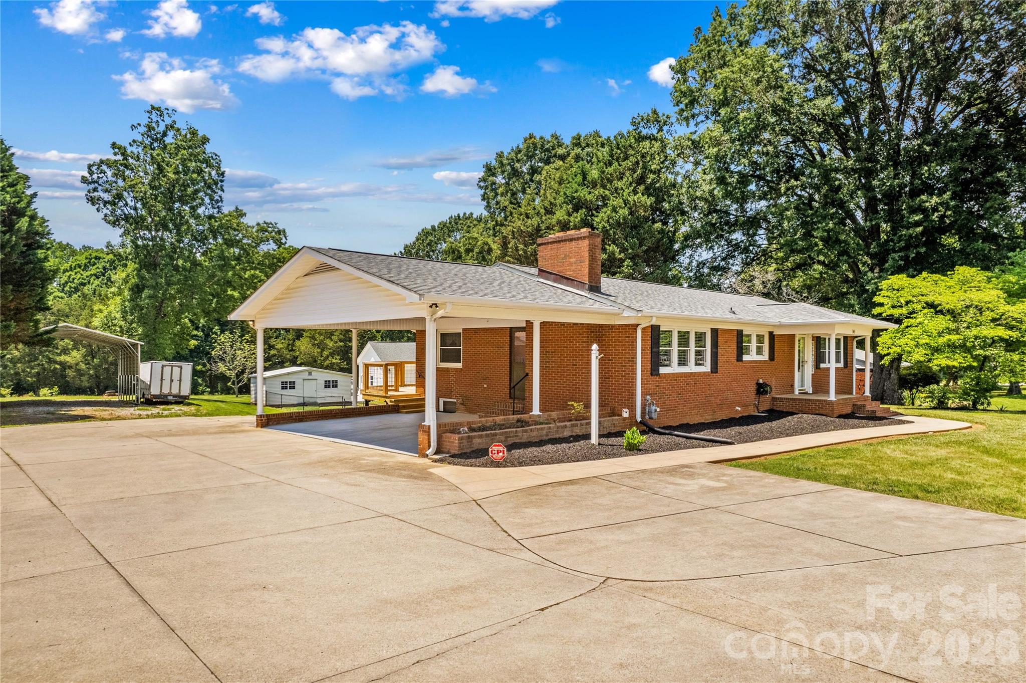 946 Shearers Road — Mooresville