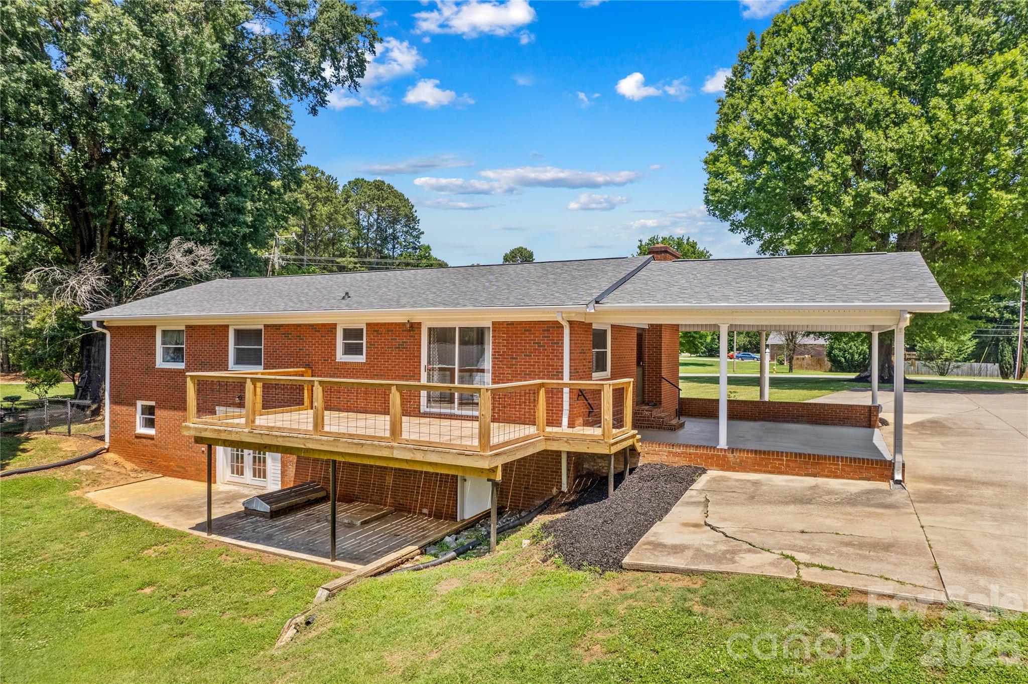 946 Shearers Road — Mooresville