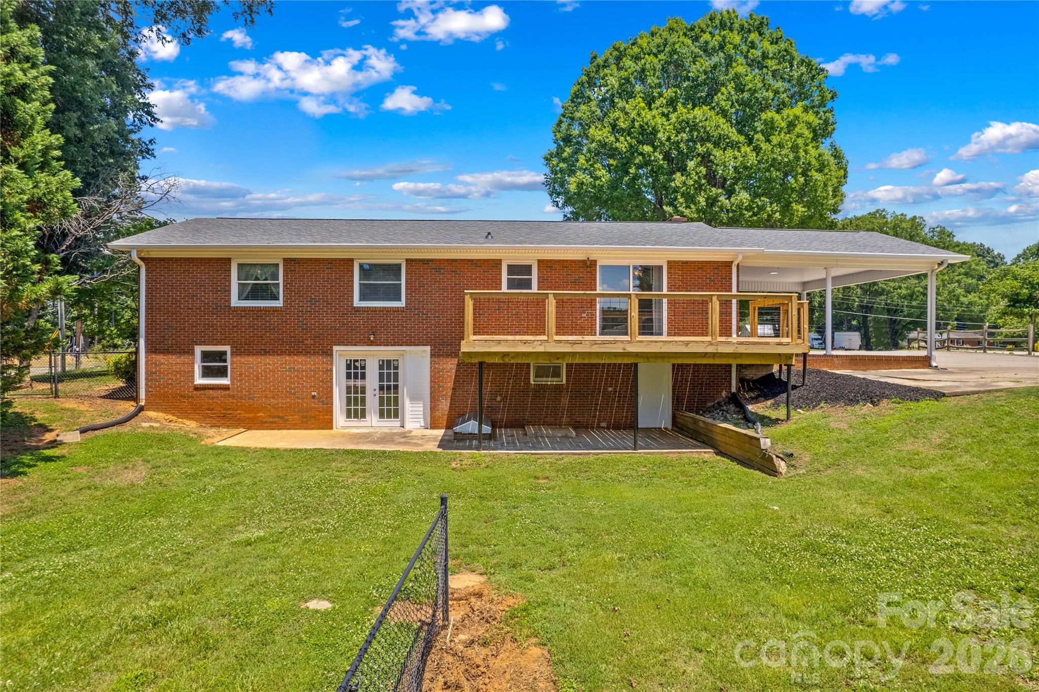 946 Shearers Road — Mooresville