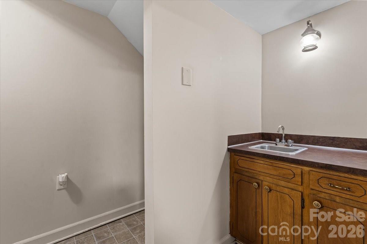 6740 Constitution Lane — Charlotte