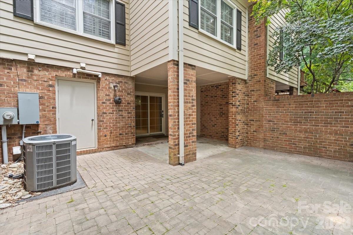 6740 Constitution Lane — Charlotte