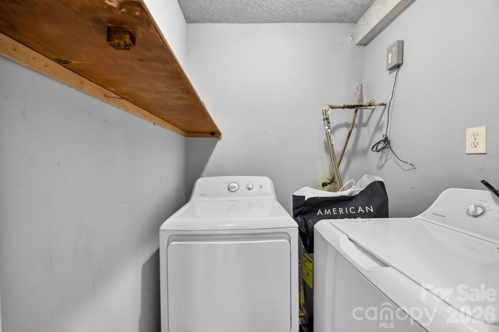 7915 Oak Meadow Court — Charlotte