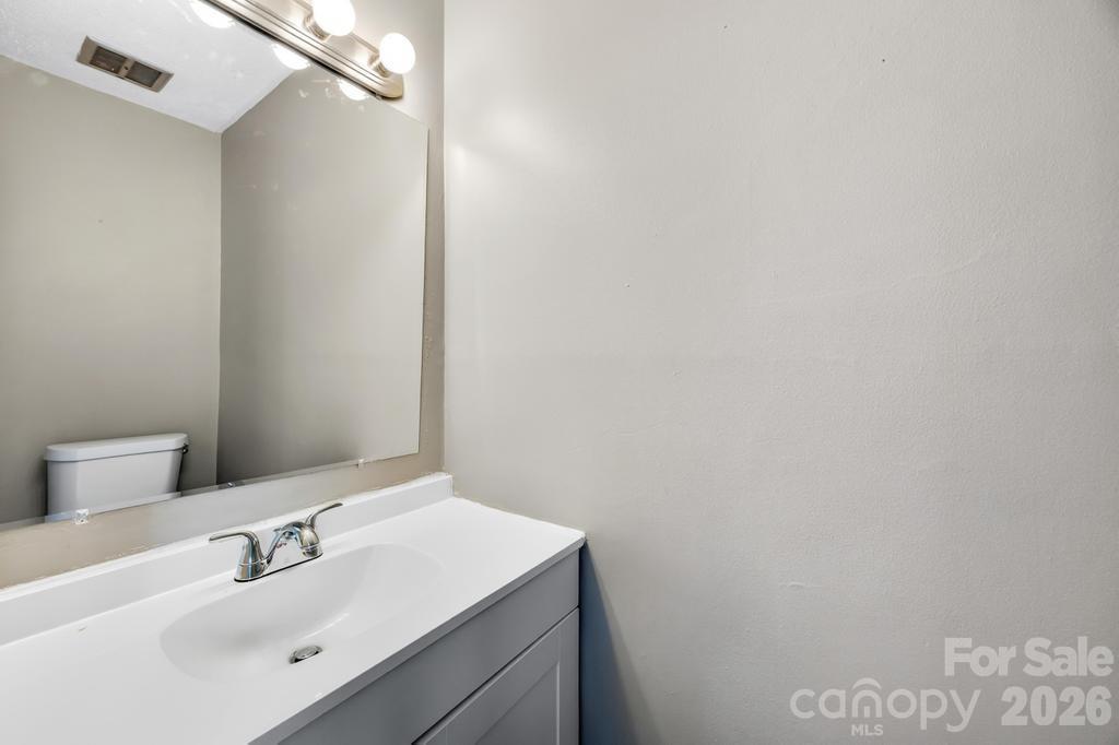 7915 Oak Meadow Court — Charlotte