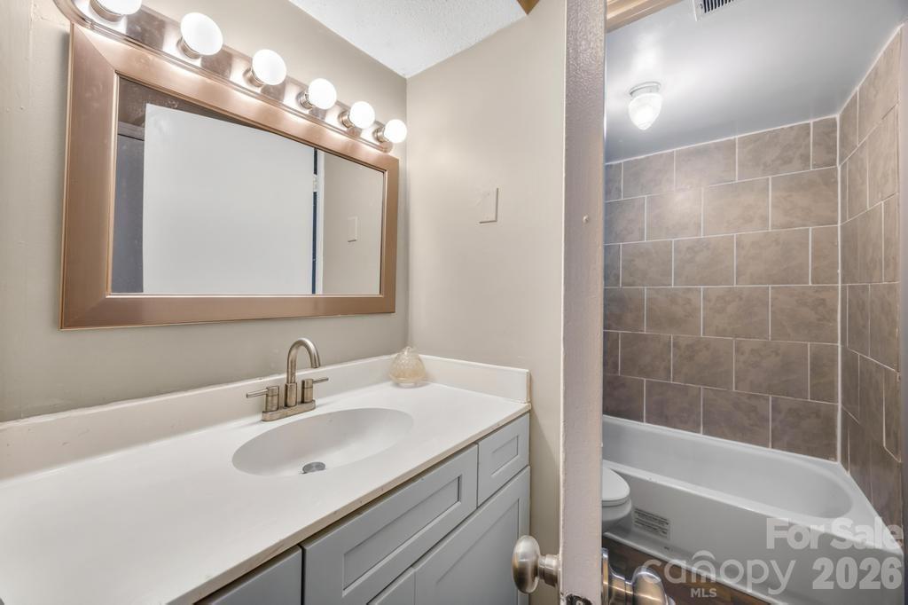 7915 Oak Meadow Court — Charlotte
