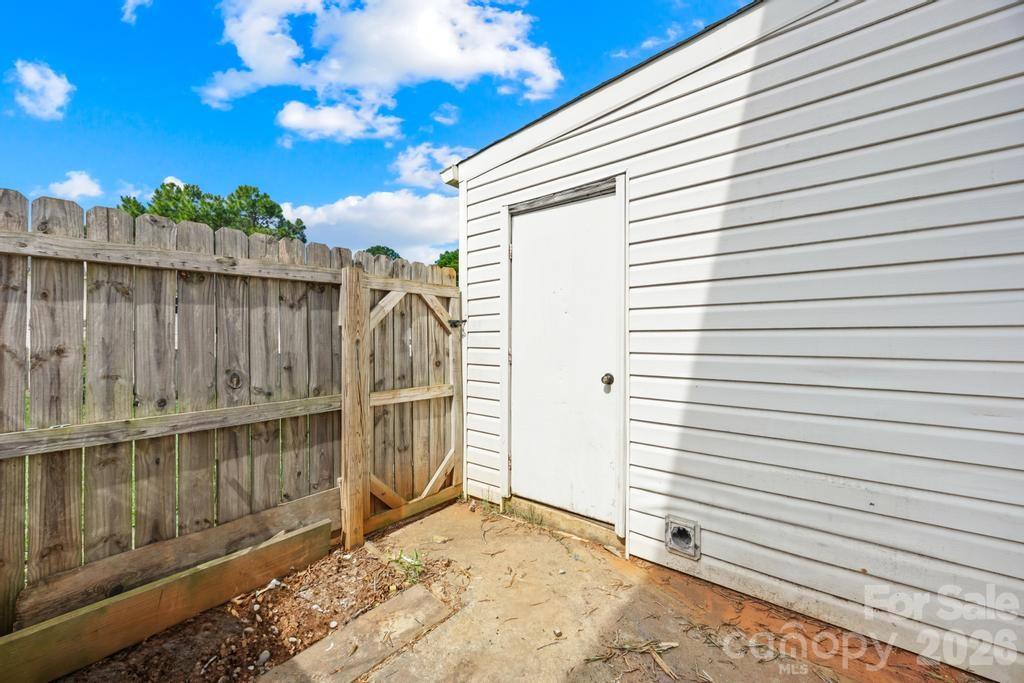7915 Oak Meadow Court — Charlotte