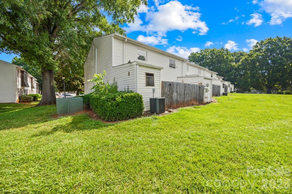 7915 Oak Meadow Court — Charlotte