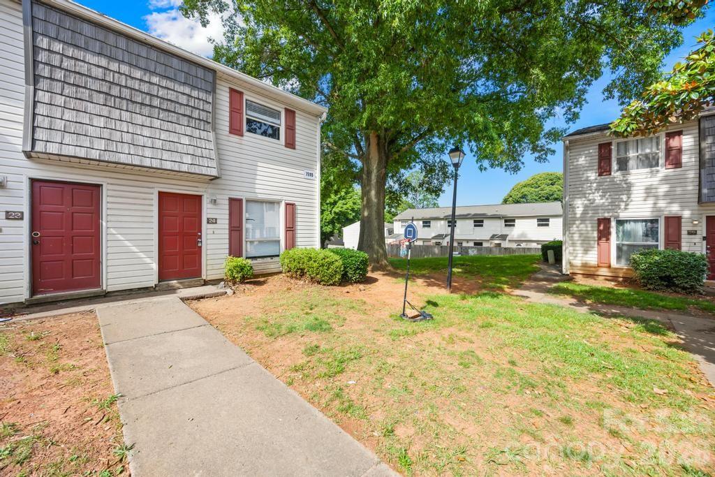 7915 Oak Meadow Court — Charlotte