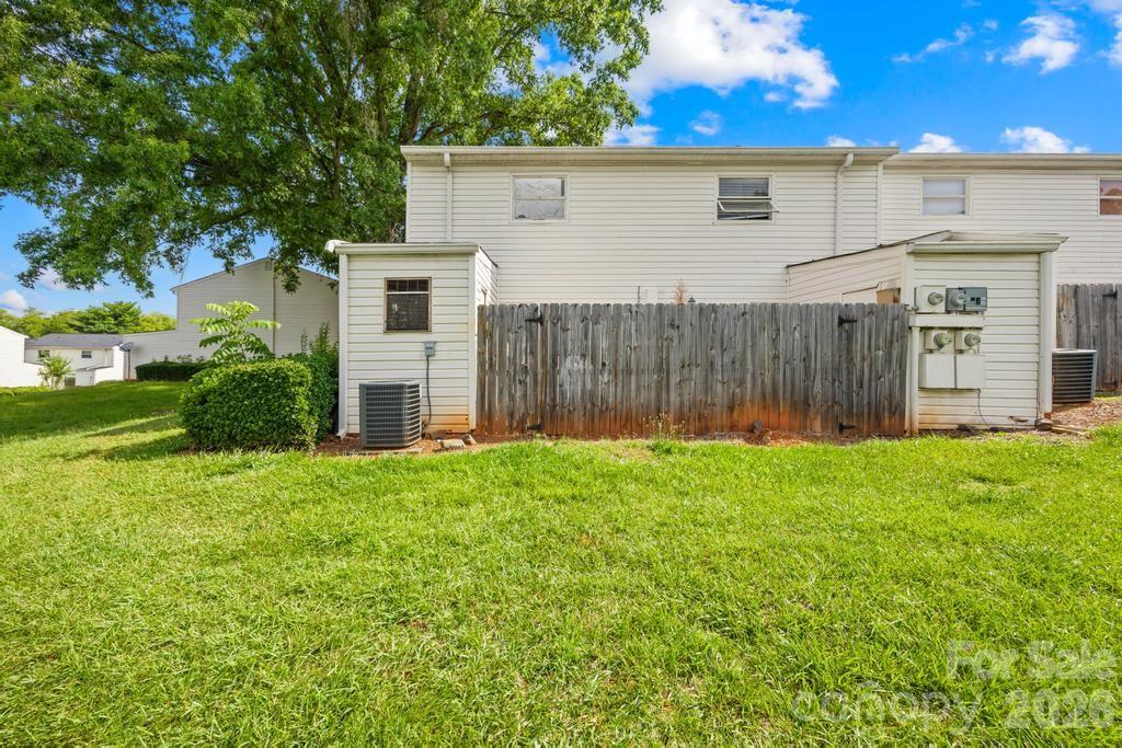 7915 Oak Meadow Court — Charlotte