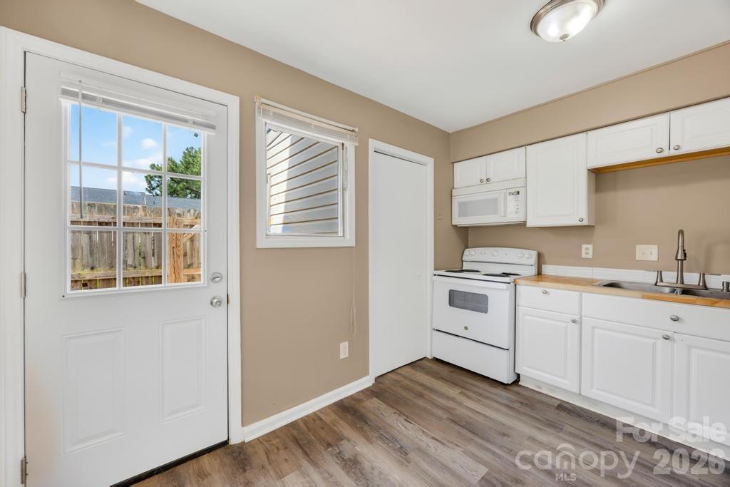 7915 Oak Meadow Court — Charlotte