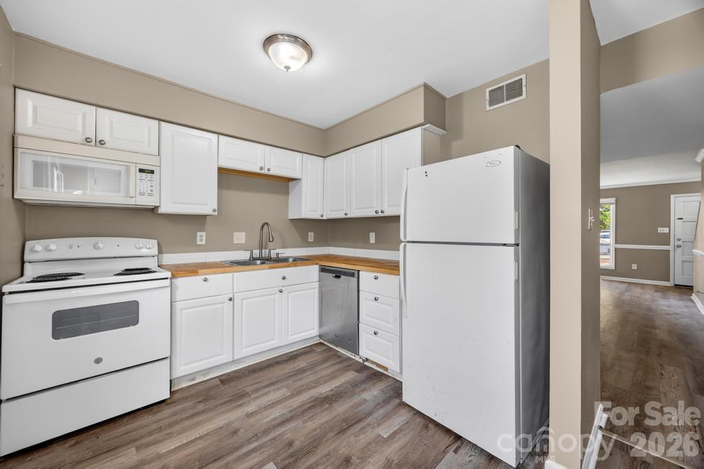 7915 Oak Meadow Court — Charlotte
