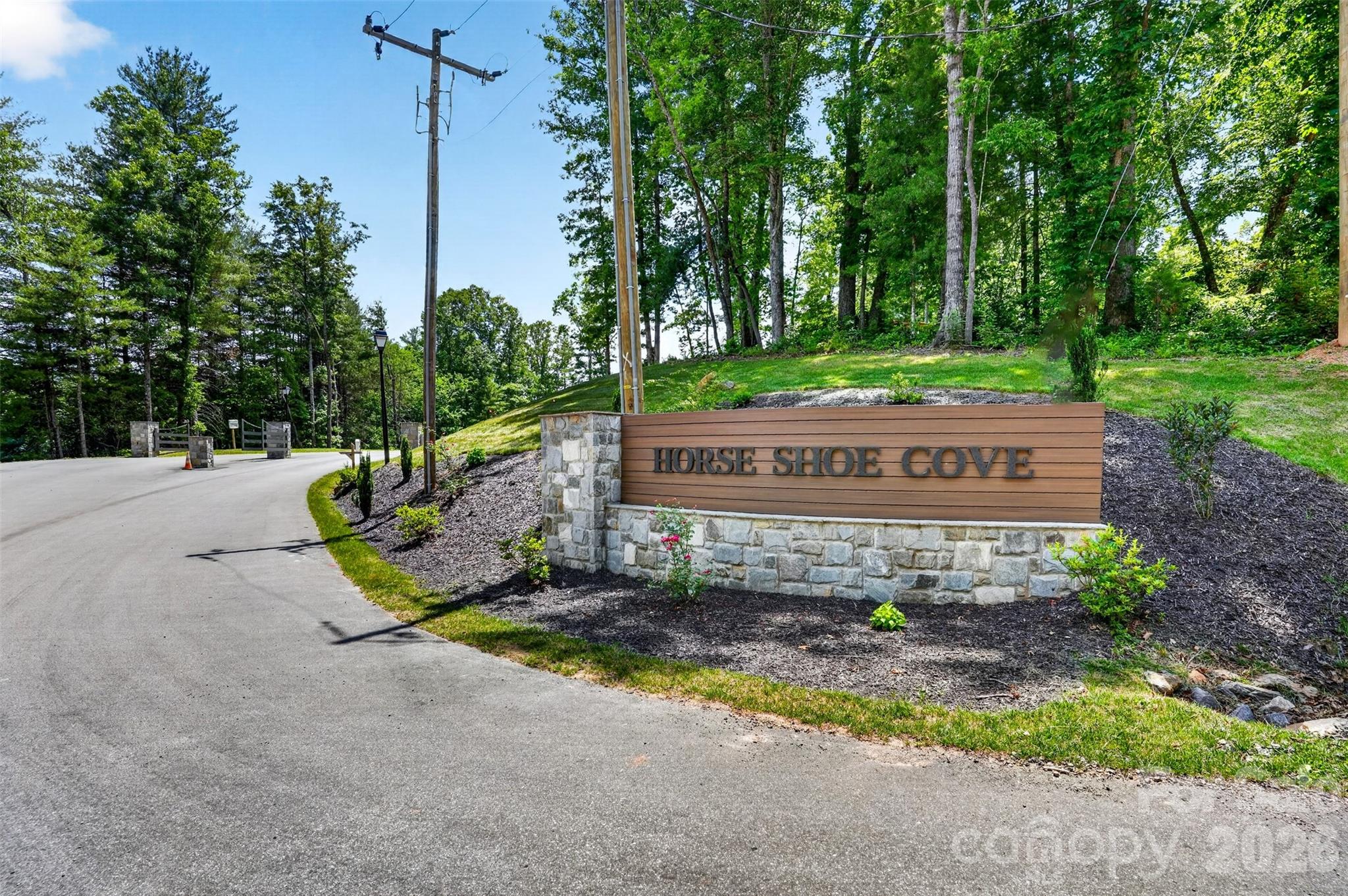 422 Ascension Valley — Horse Shoe