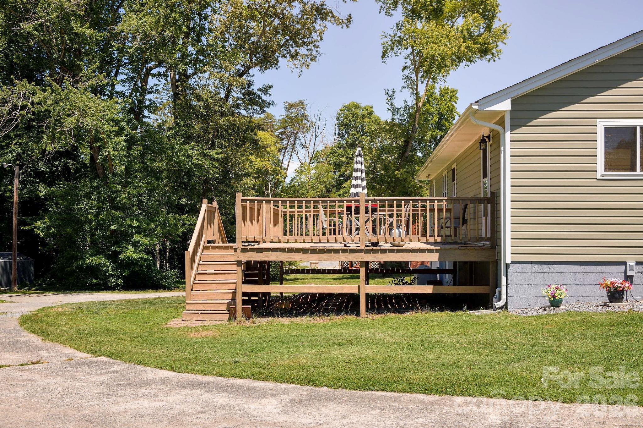 1625 US 601 Highway — Yadkinville
