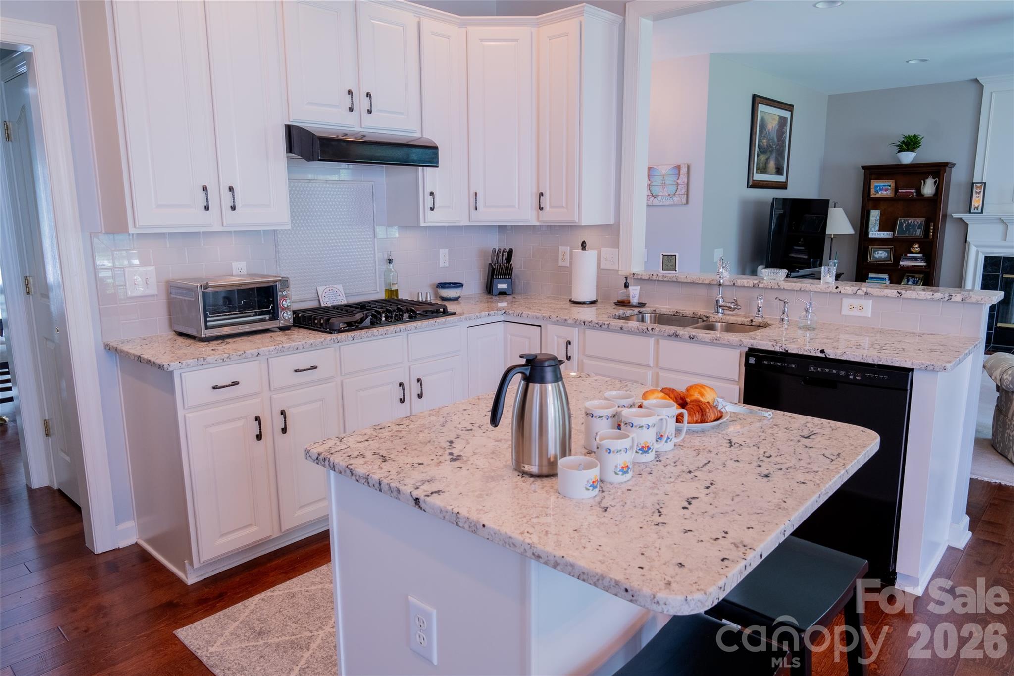 405 Matthews Estates Road — Matthews