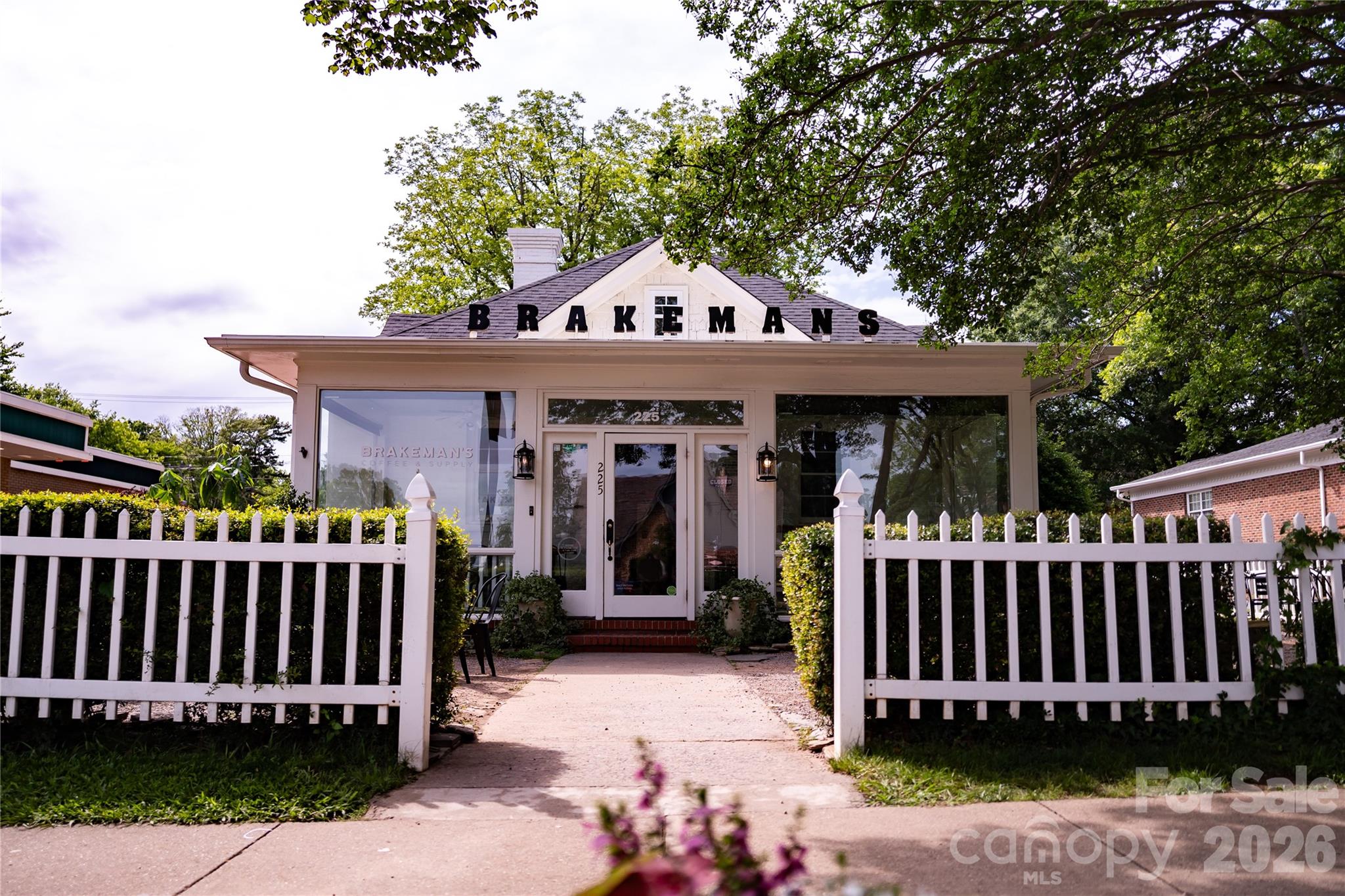 405 Matthews Estates Road — Matthews