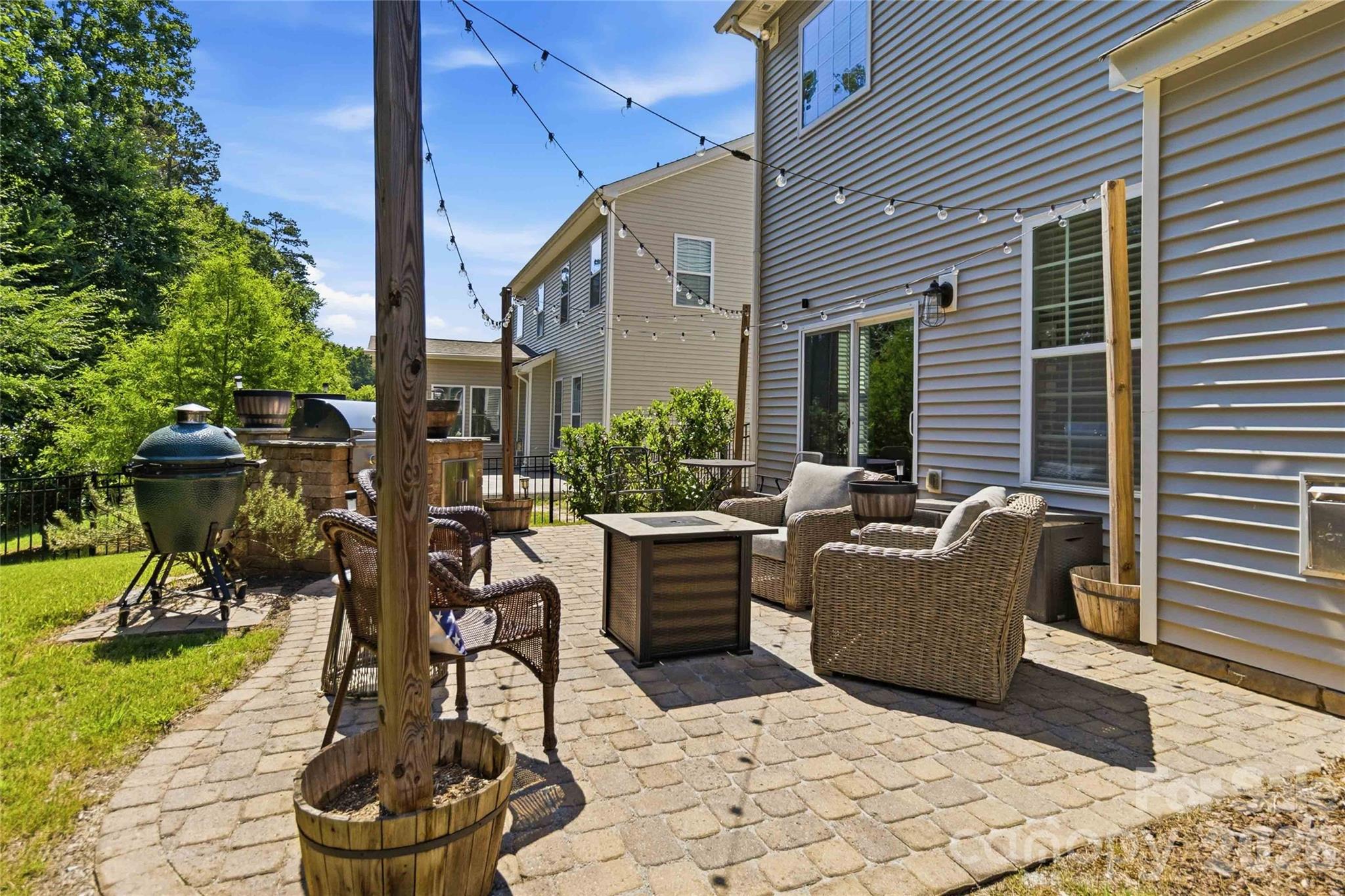 11062 River Oaks Drive NW — Concord