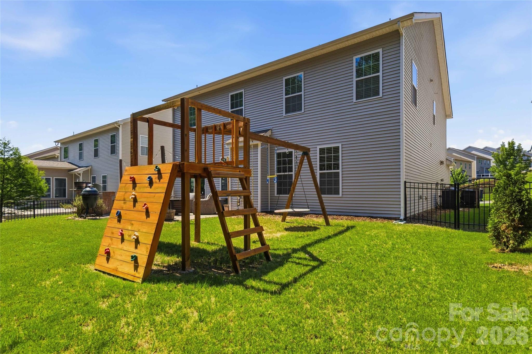 11062 River Oaks Drive NW — Concord