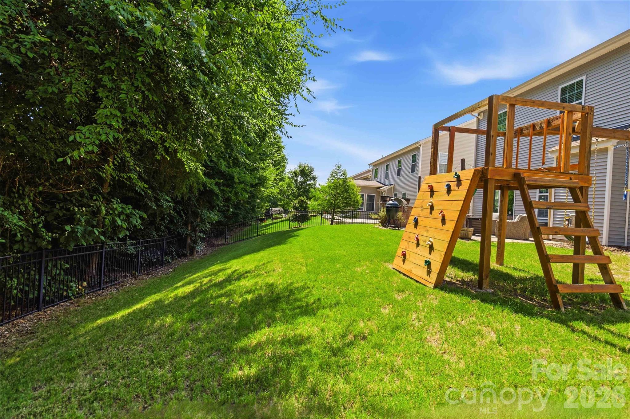 11062 River Oaks Drive NW — Concord
