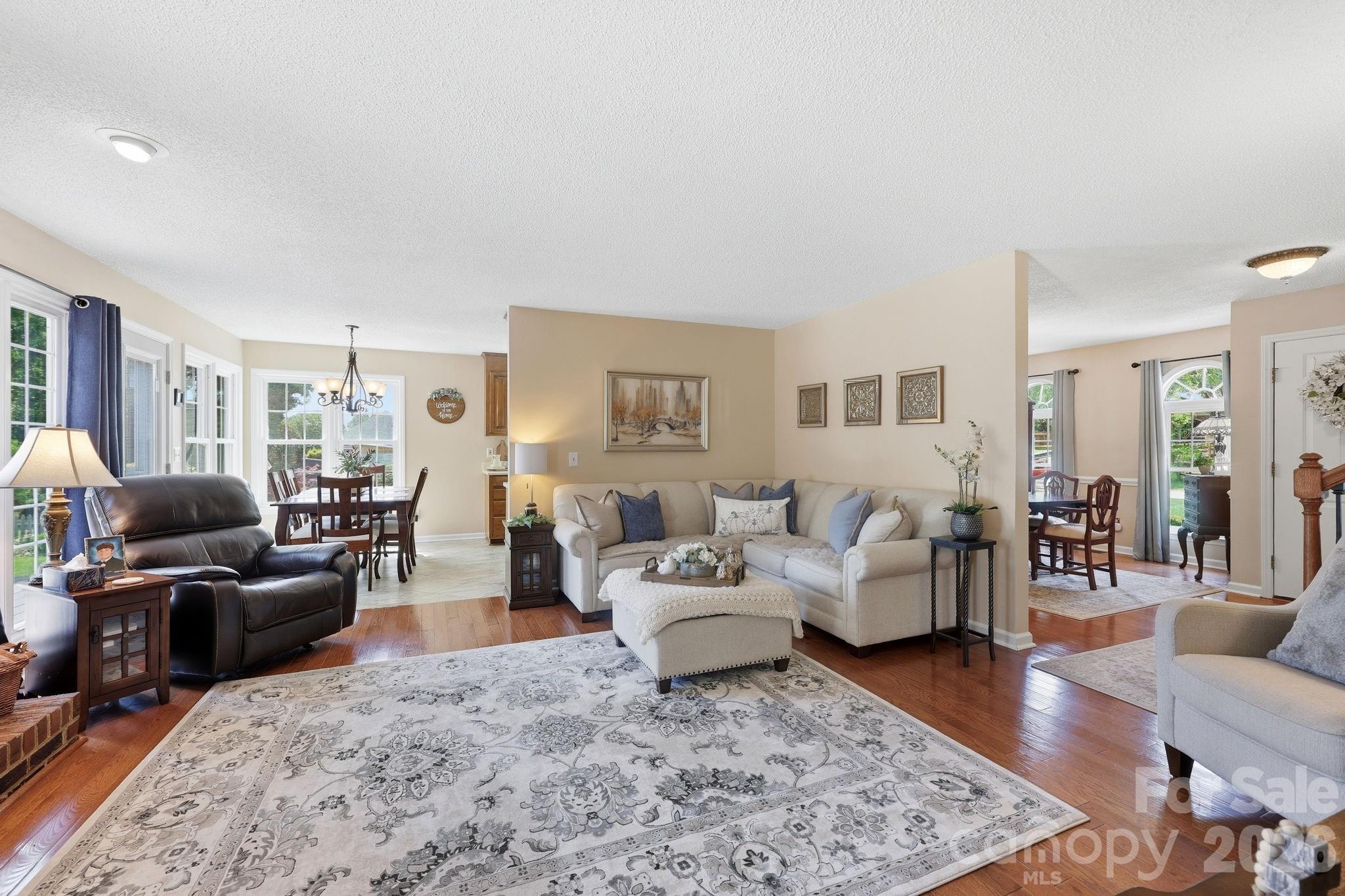 4516 Appaloosa Lane — Charlotte