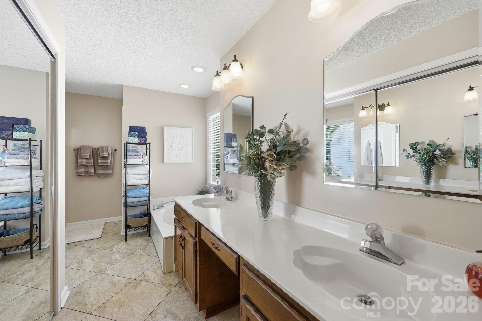 4516 Appaloosa Lane — Charlotte
