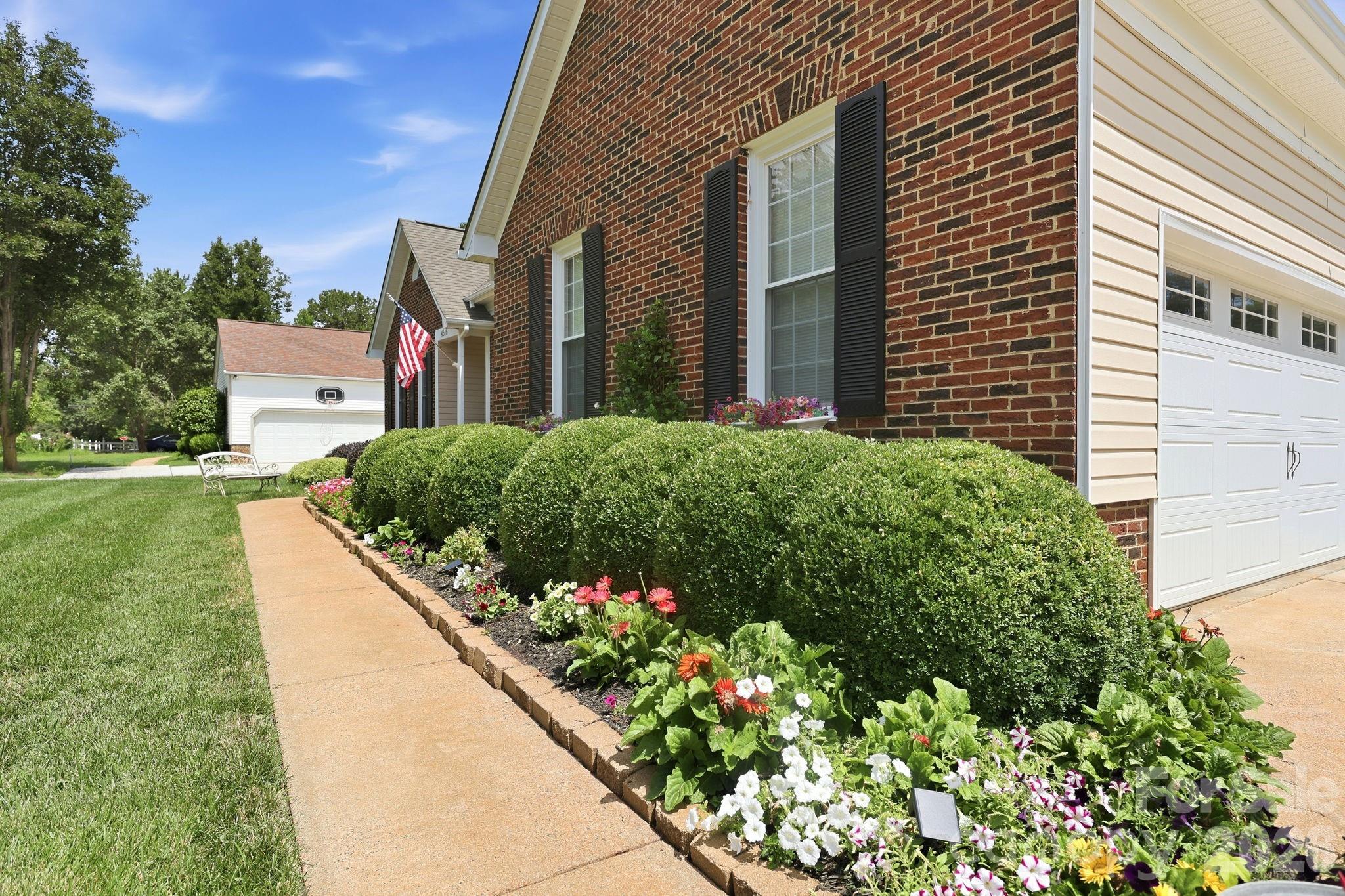 4516 Appaloosa Lane — Charlotte