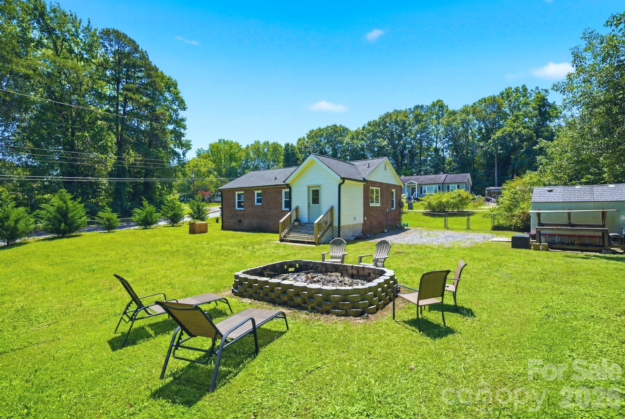 2732 E Long Avenue — Gastonia