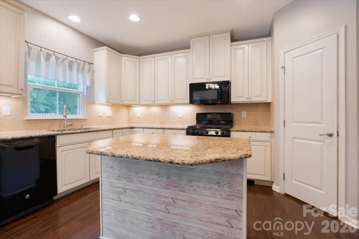 278 Almora Loop — Mooresville