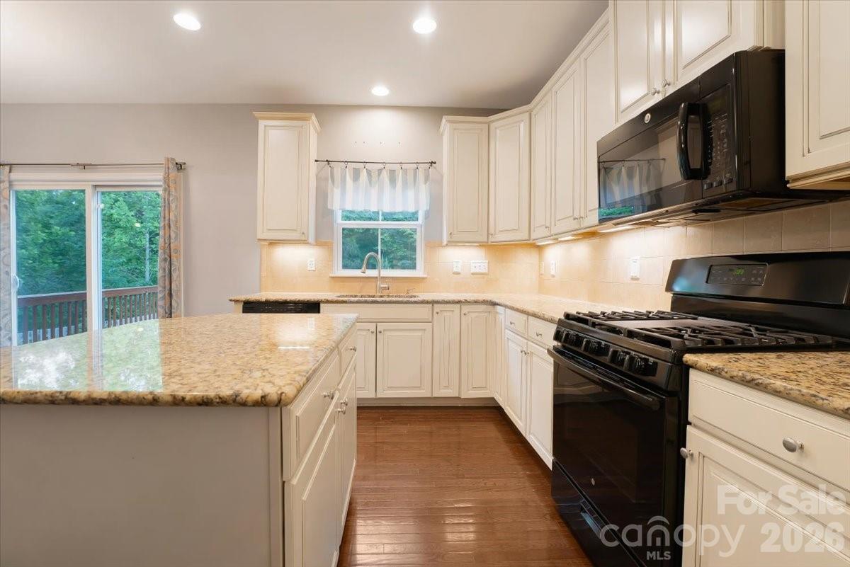 278 Almora Loop — Mooresville