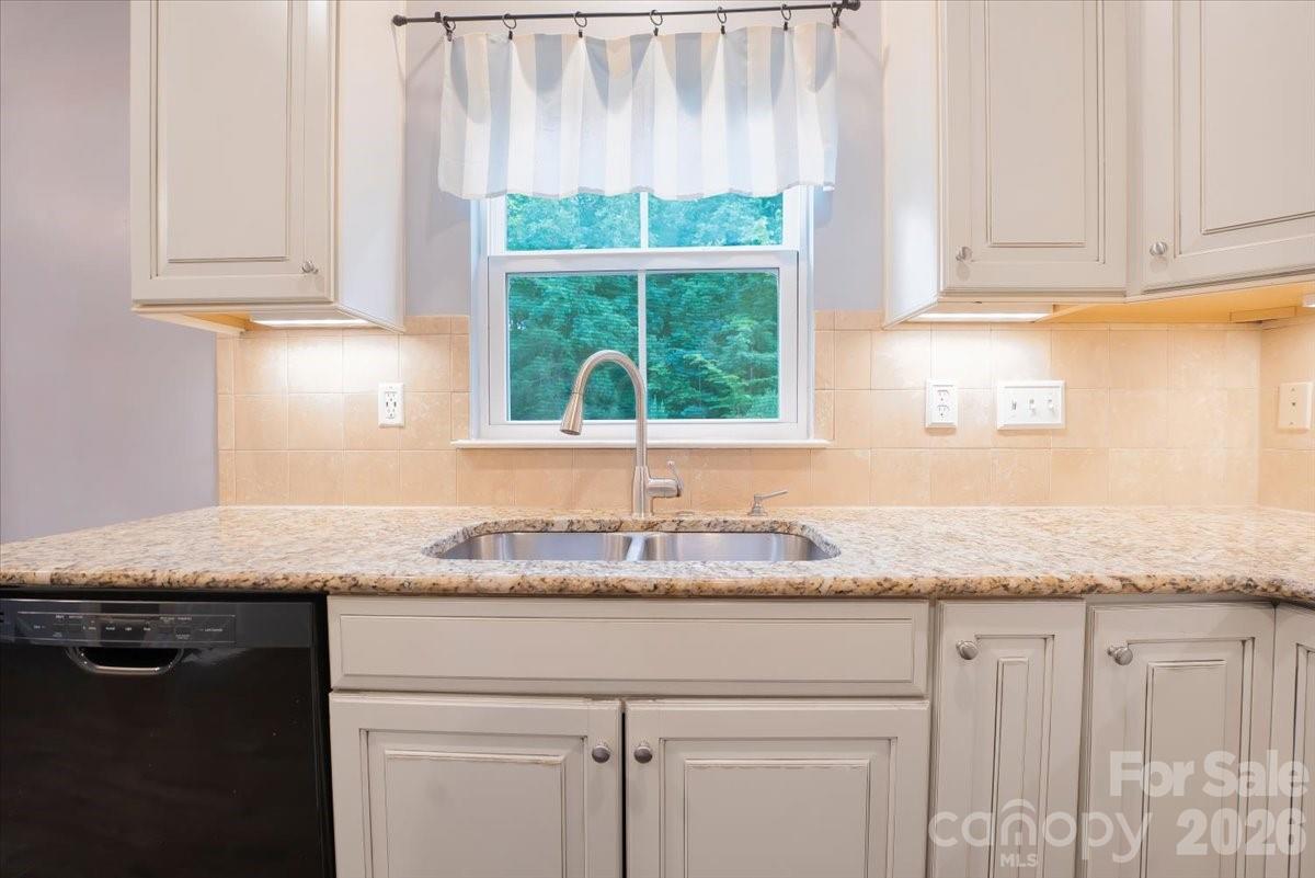 278 Almora Loop — Mooresville
