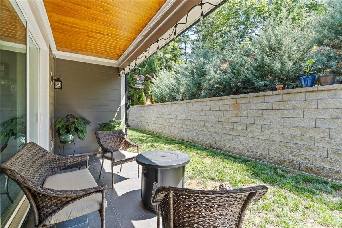 5046 Woodwinds Drive NE — Hickory