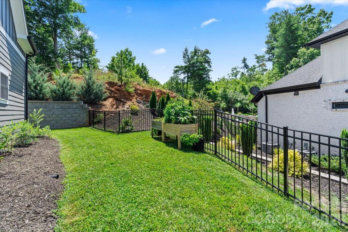 5046 Woodwinds Drive NE — Hickory
