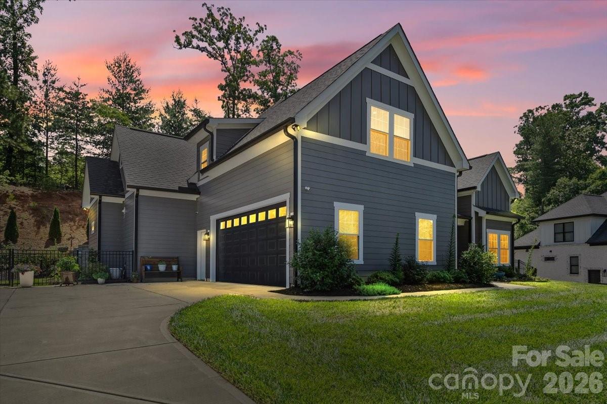 5046 Woodwinds Drive NE — Hickory
