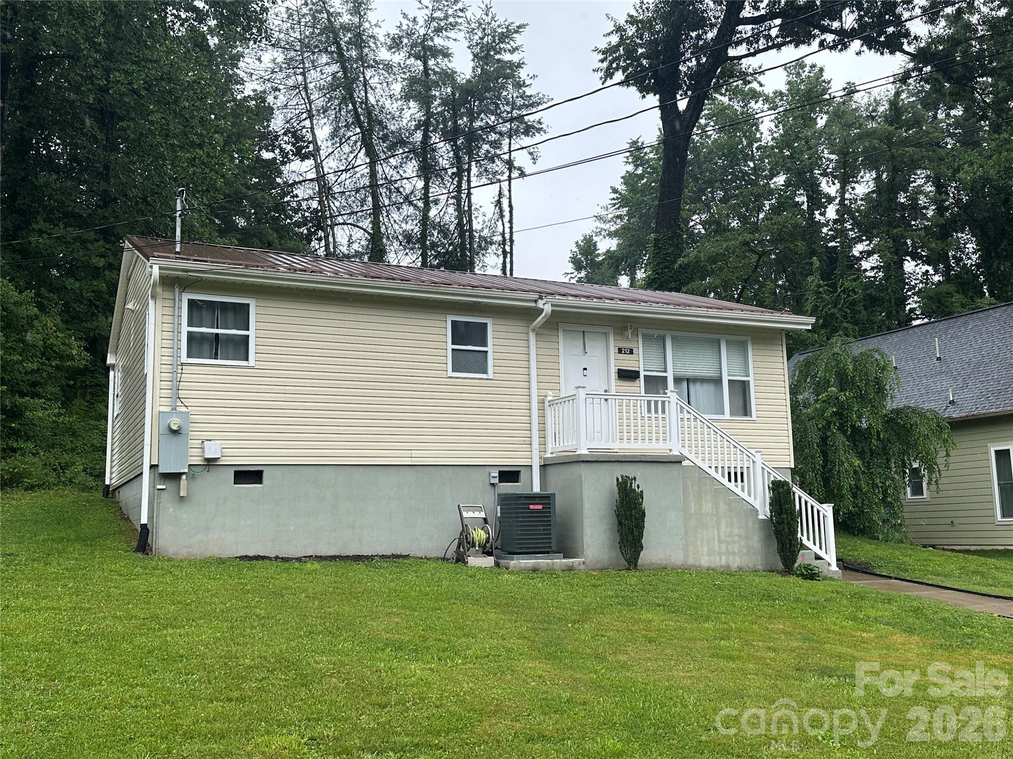 212 Maple Avenue — Marion