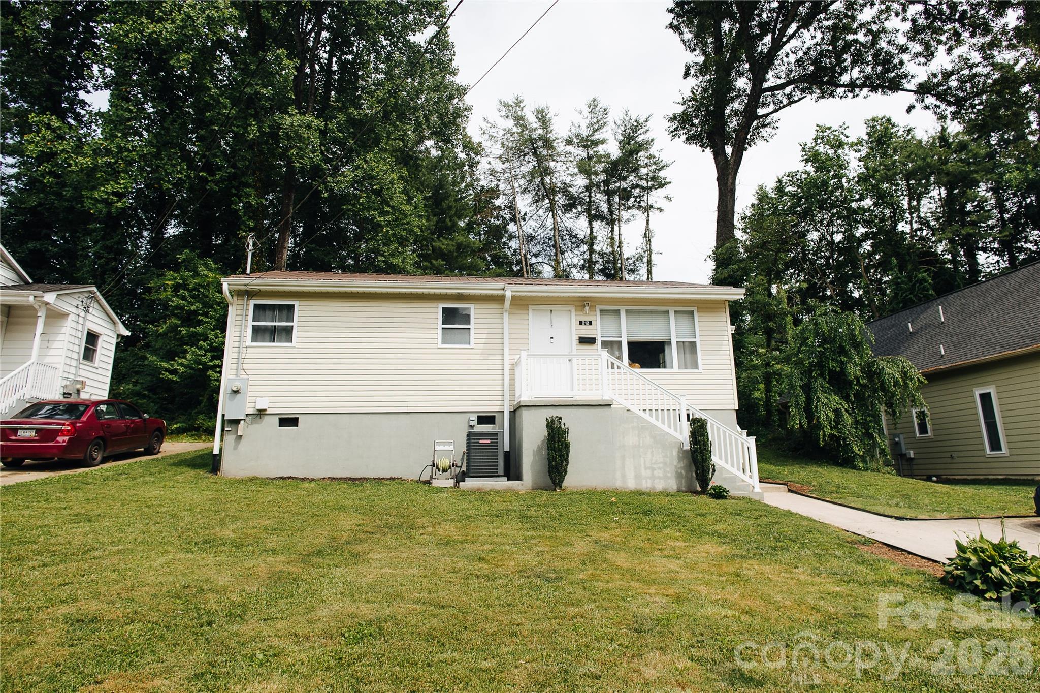 212 Maple Avenue — Marion