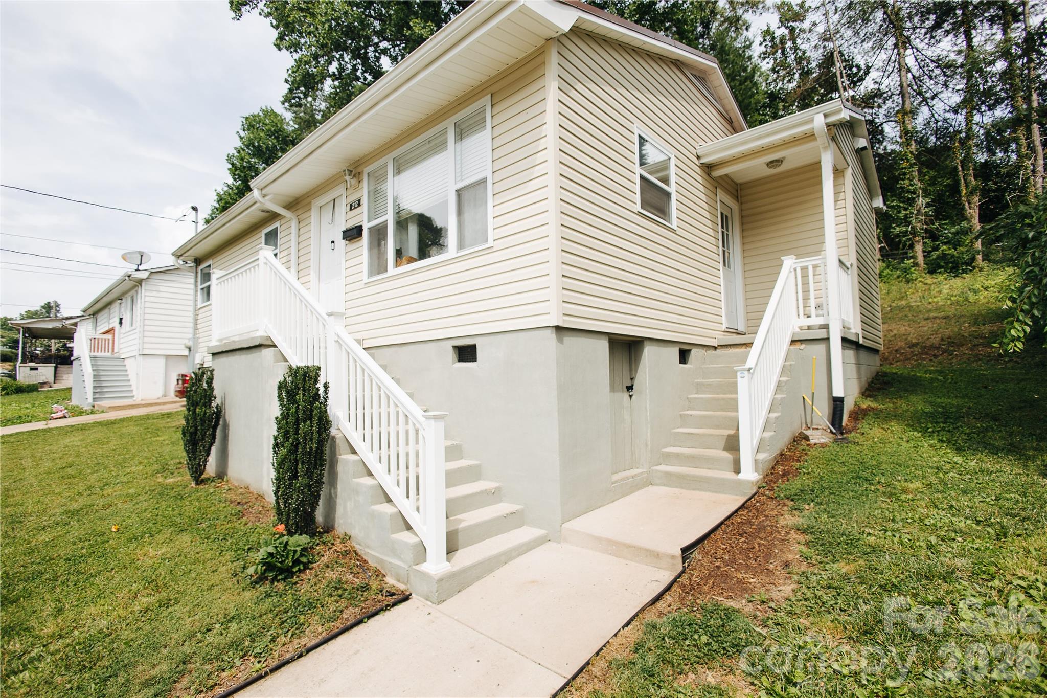 212 Maple Avenue — Marion