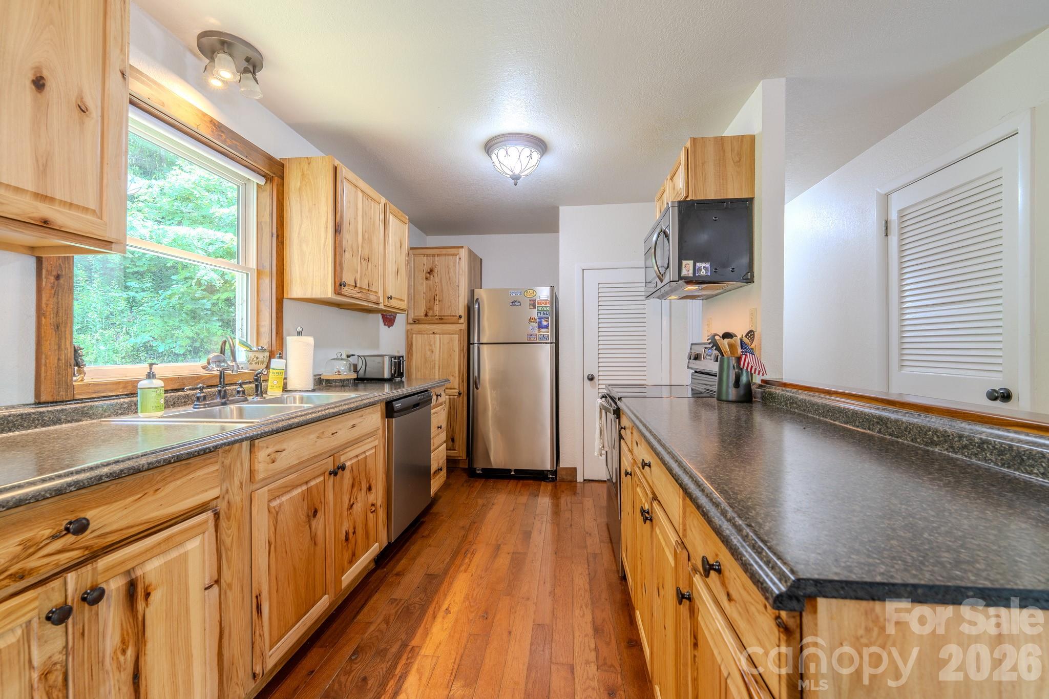 84 English Road — Spruce Pine