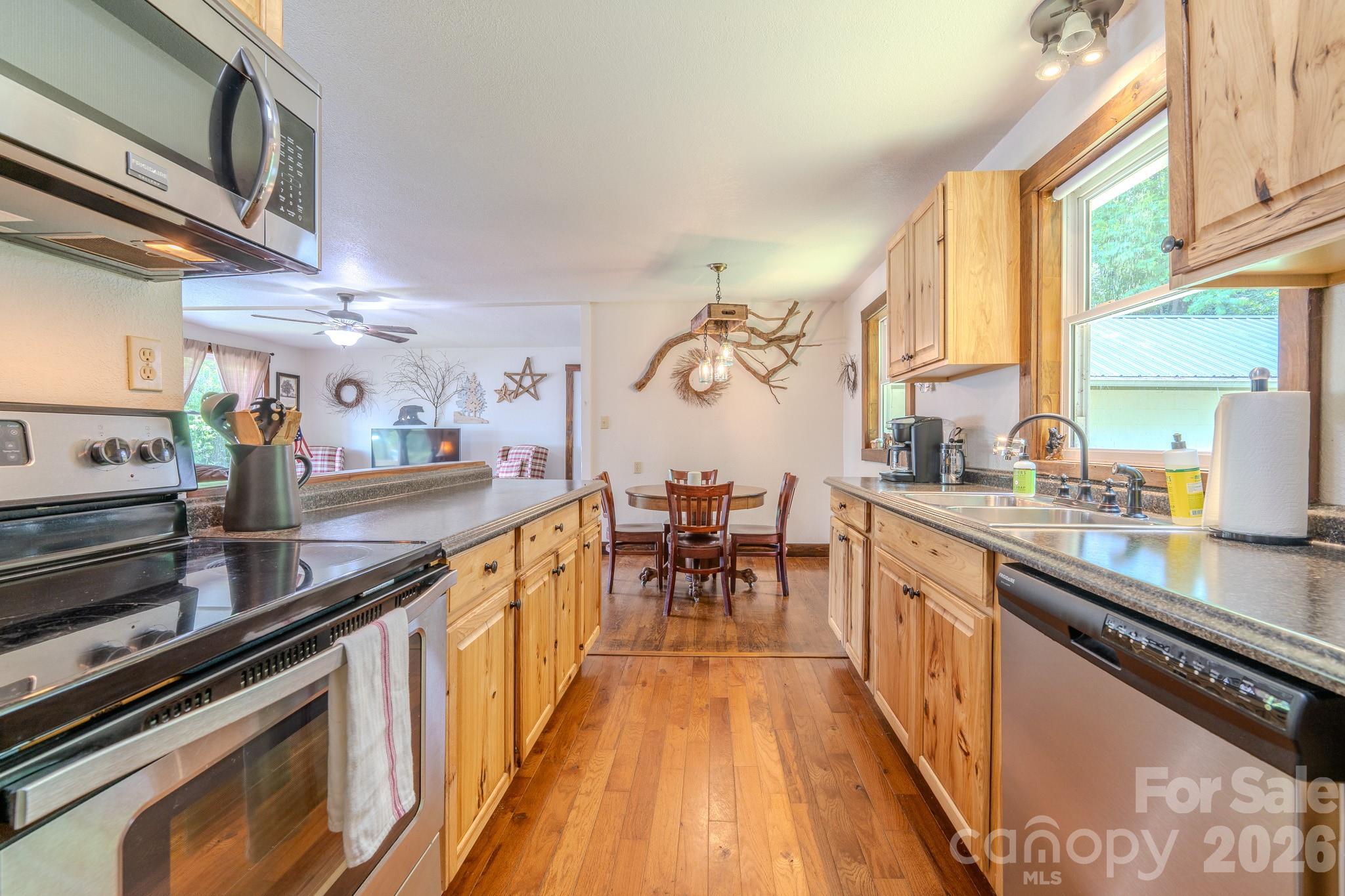 84 English Road — Spruce Pine