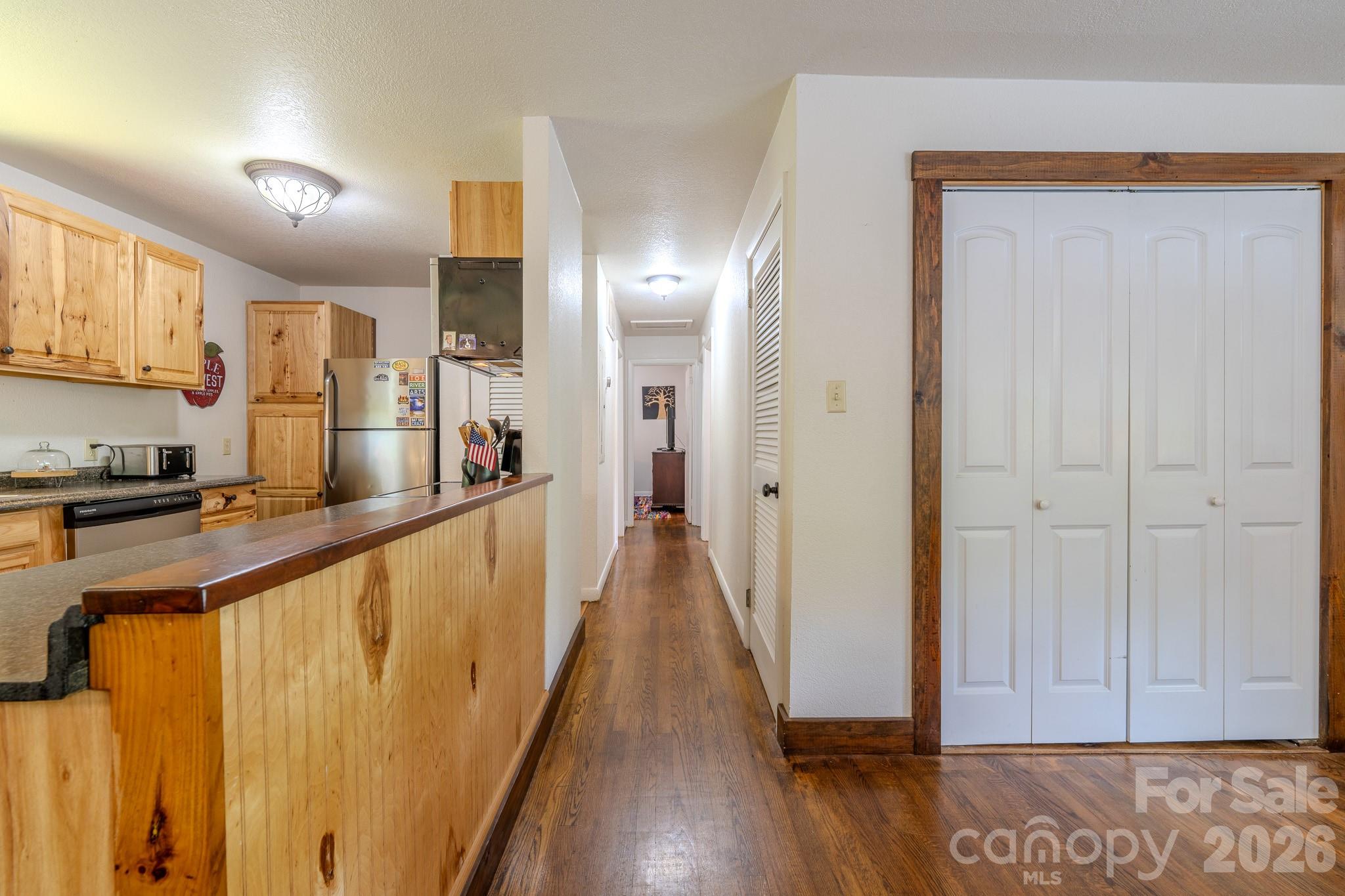 84 English Road — Spruce Pine