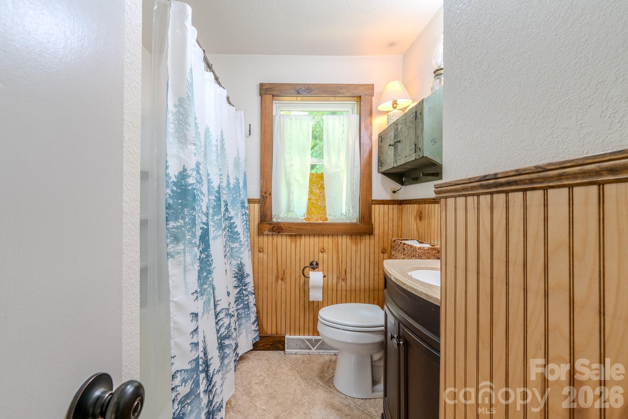 84 English Road — Spruce Pine